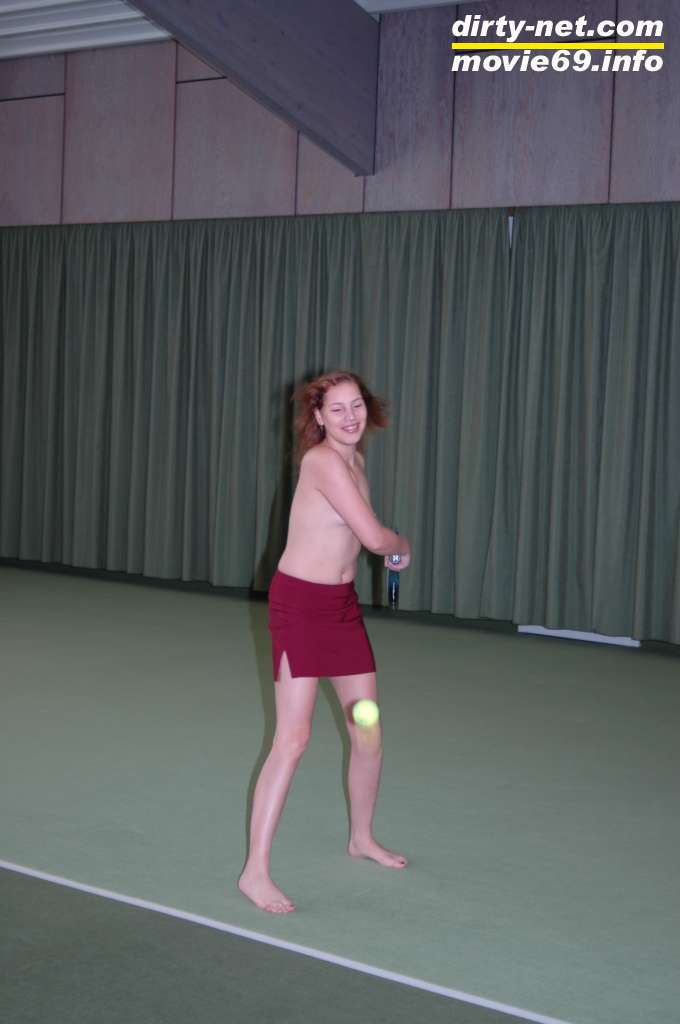 Sexy Tennis Match mit Spermateenie Nathalie
