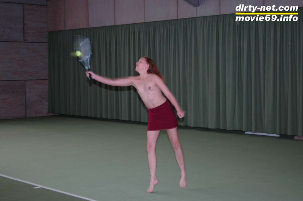 Sexy Tennis Match mit Spermateenie Nathalie